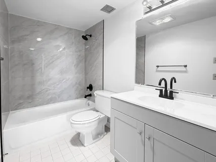 $1,700 | 919 Hillcrest Drive, Unit 511, Hollywood, FL 33021