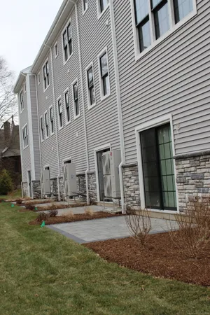 $4,850 | 2620 Main Street, Unit 7, Glastonbury, CT 06033
