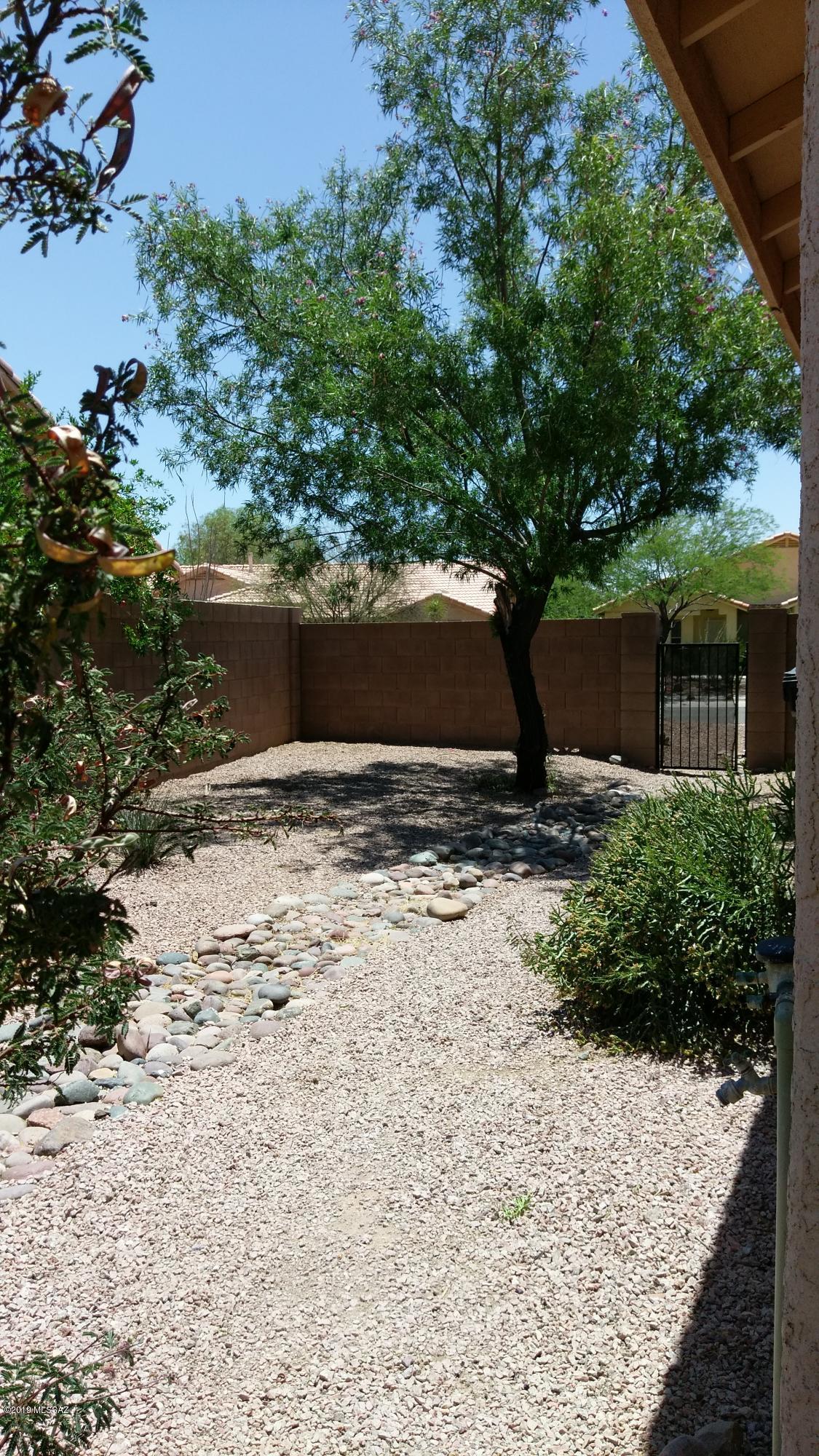 3383 South Thunder Chorus Road Tucson, AZ 85713 - Photo 4 of 14 Gallery Image 4
