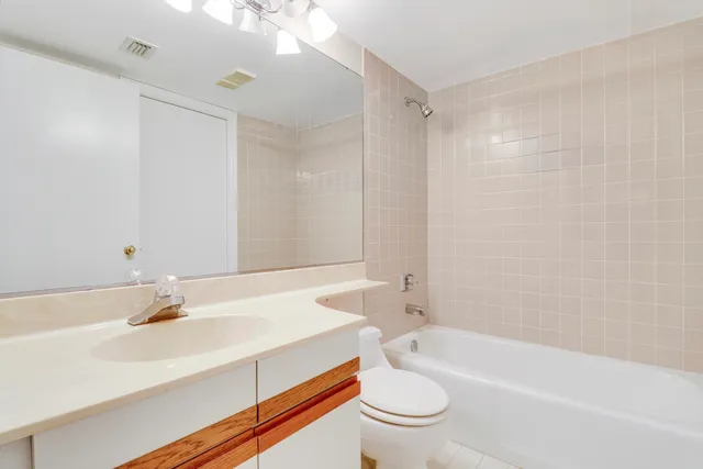 $440,000 | 122 Bay Colony Drive North, Juno Beach, FL 33408