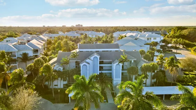 $440,000 | 122 Bay Colony Drive North, Juno Beach, FL 33408