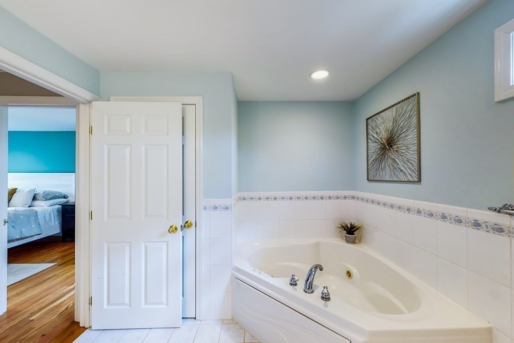 343 South Street Reading, MA 01867 - Photo 24 of 36