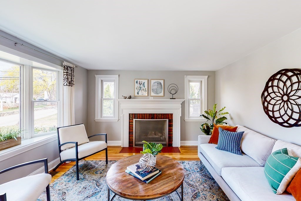 343 South Street Reading, MA 01867 - Photo 4 of 36