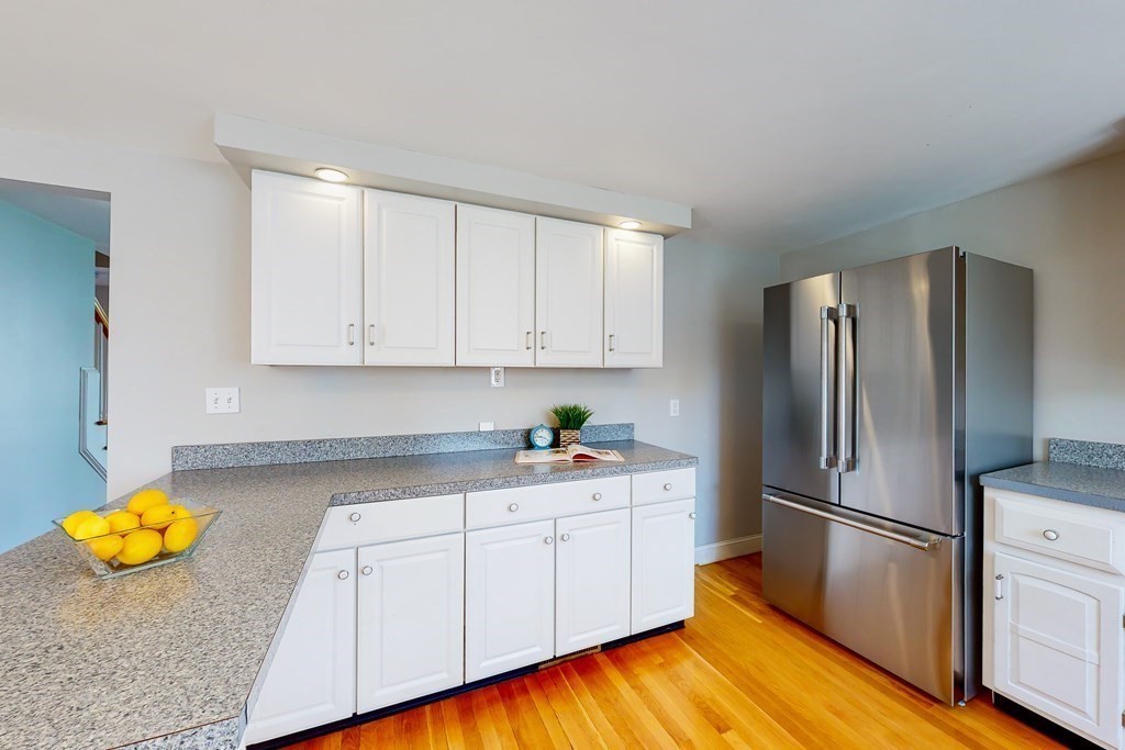 343 South Street Reading, MA 01867 - Photo 8 of 36