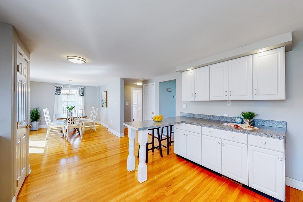 343 South Street Reading, MA 01867 - Photo 9 of 36