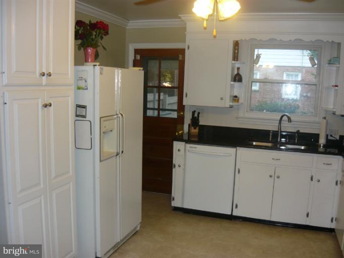 11830 Clearview Road Hagerstown, MD 21742 - Photo 18 of 23 Kitchen