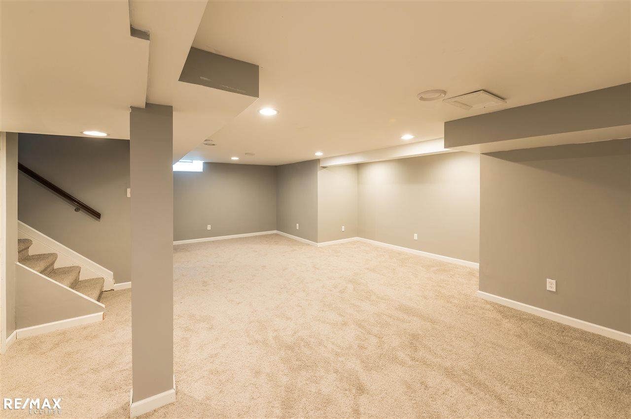 426 Woodside Road Royal Oak, MI 48073 - Photo 26 of 35 31383473-25.JPG