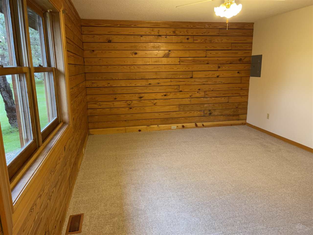1700 Garfield Road Auburn, MI 48611 - Photo 43 of 53 1894611-45.JPG