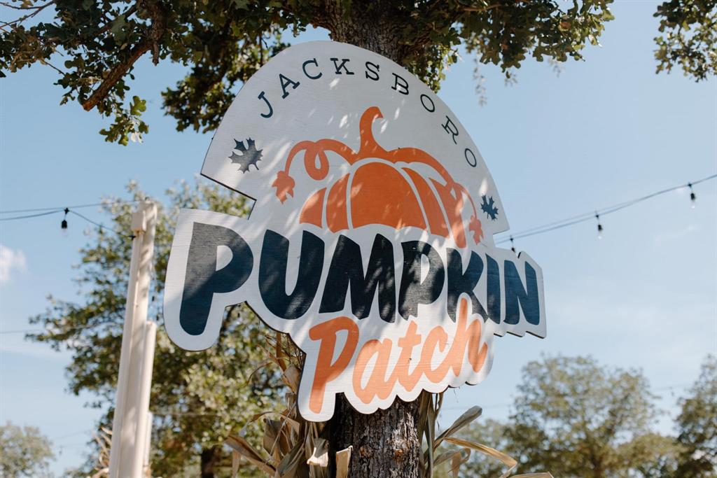 623 West Mesquite Street Jacksboro, TX 76458 - Photo 23 of 25 a close up of a sign board