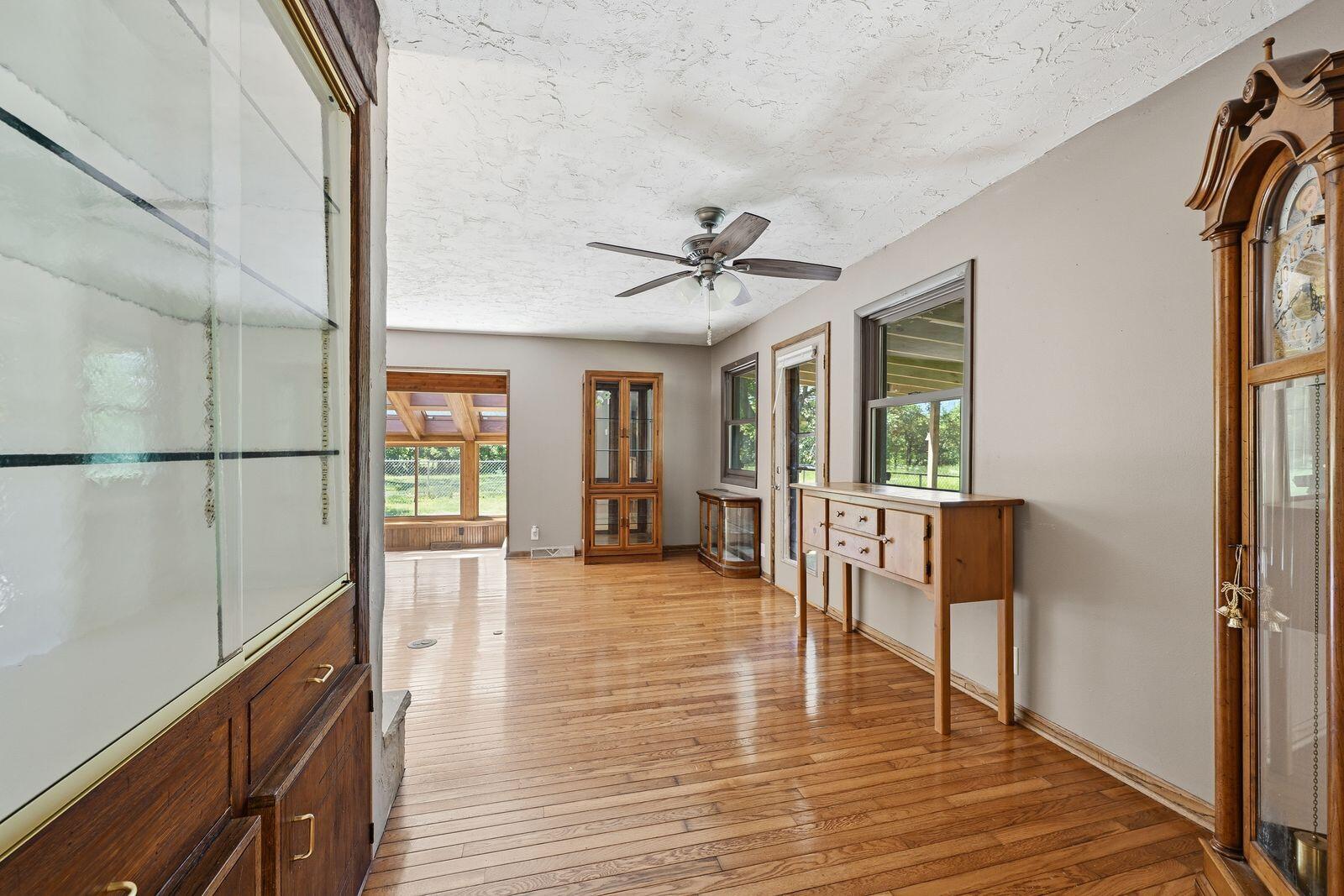 611 West Mequon Road Mequon, WI 53092 - Photo 17 of 36 15