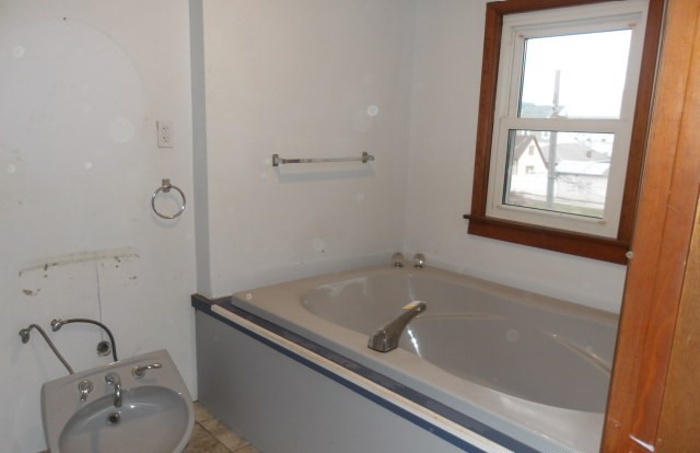 405 South 4th Street Effingham, IL 62401 - Photo 10 of 12