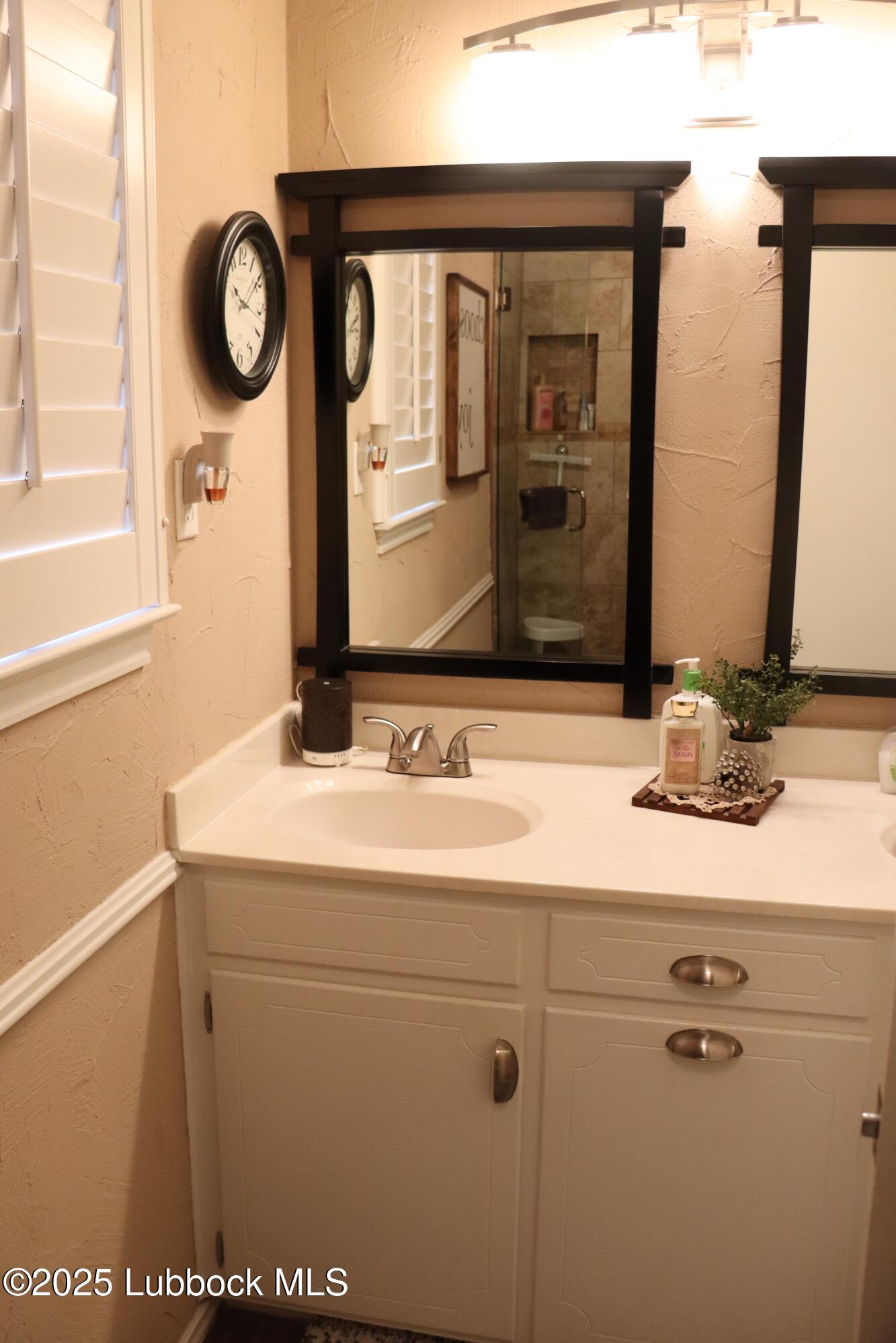 3014 Edgemere Drive, Unit 3 Plainview, TX 79072 - Photo 11 of 27 Primary Bathroom4