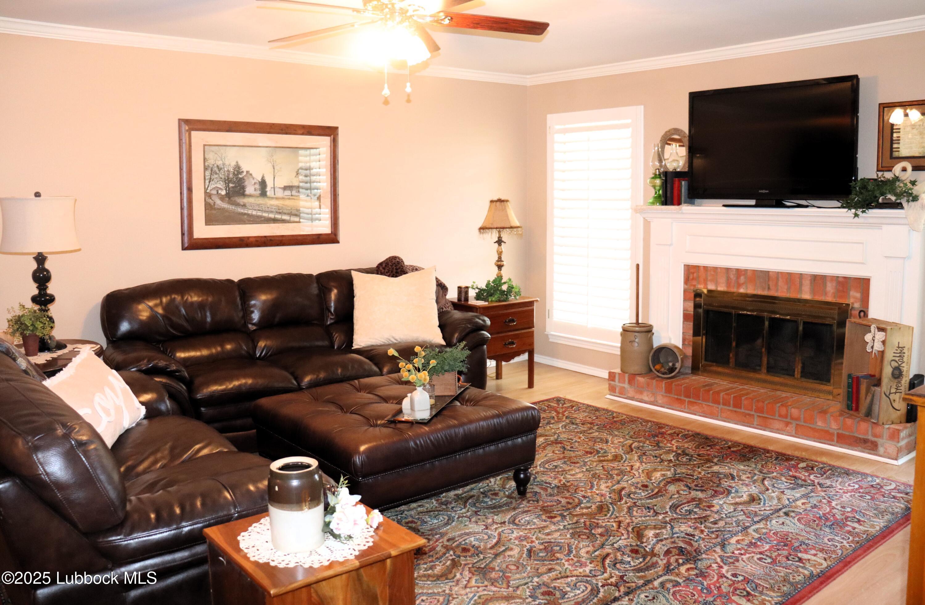 3014 Edgemere Drive, Unit 3 Plainview, TX 79072 - Photo 3 of 27 Living Room