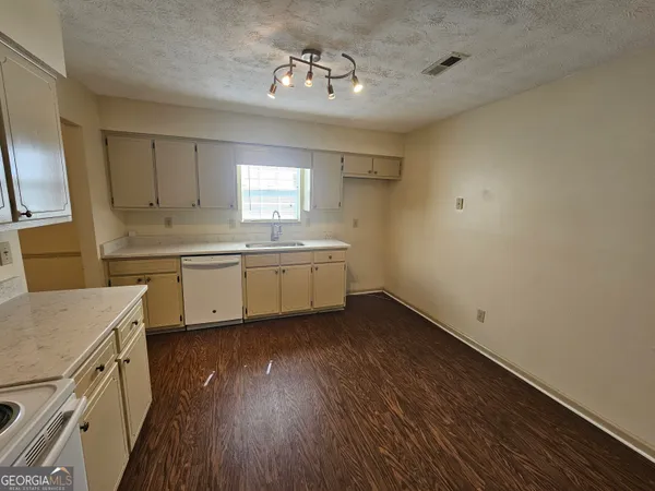 $2,000 | 144 Braelinn Courts, Peachtree City, GA 30269