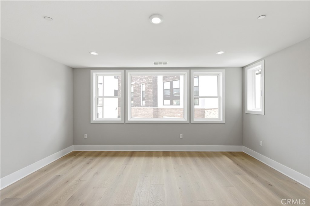 156 Apron Irvine, CA 92618 - Photo 31 of 40 an empty room with a window