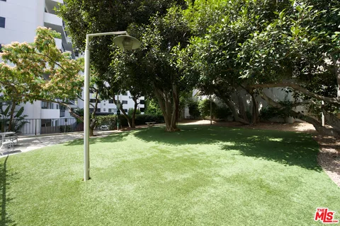 $1,199,000 | 1155 North La Cienega Boulevard, Unit 814, West Hollywood, CA 90069