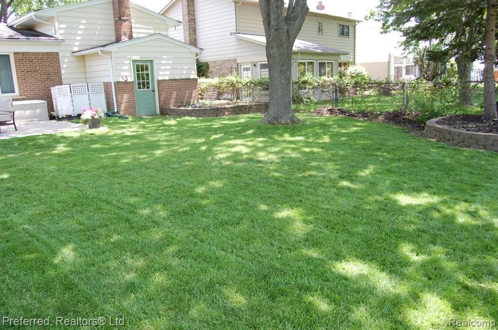 7519 Kingsbridge Road Canton, MI 48187 - Photo 20 of 24 Backyard 2.jpg