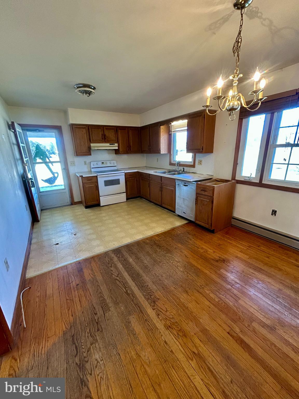 179 Furnace Road Wardensville, WV 26851 - Photo 4 of 19 Kitchen w/ Appliances