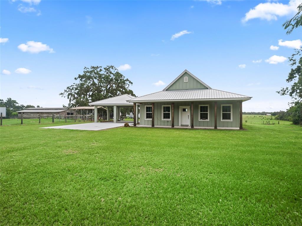 8567 Cr 635 Bushnell Bushnell, FL 33513 - Photo 28 of 46 a front view of a house with a garden