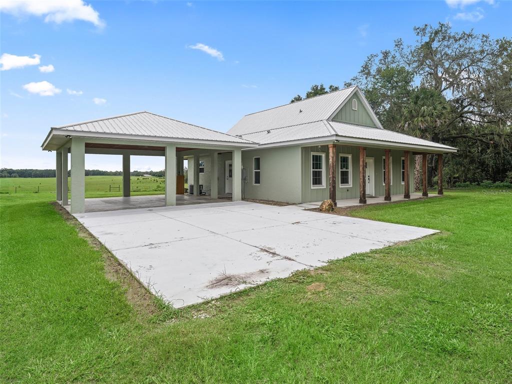 8567 Cr 635 Bushnell Bushnell, FL 33513 - Photo 4 of 46 a front view of a house with garden