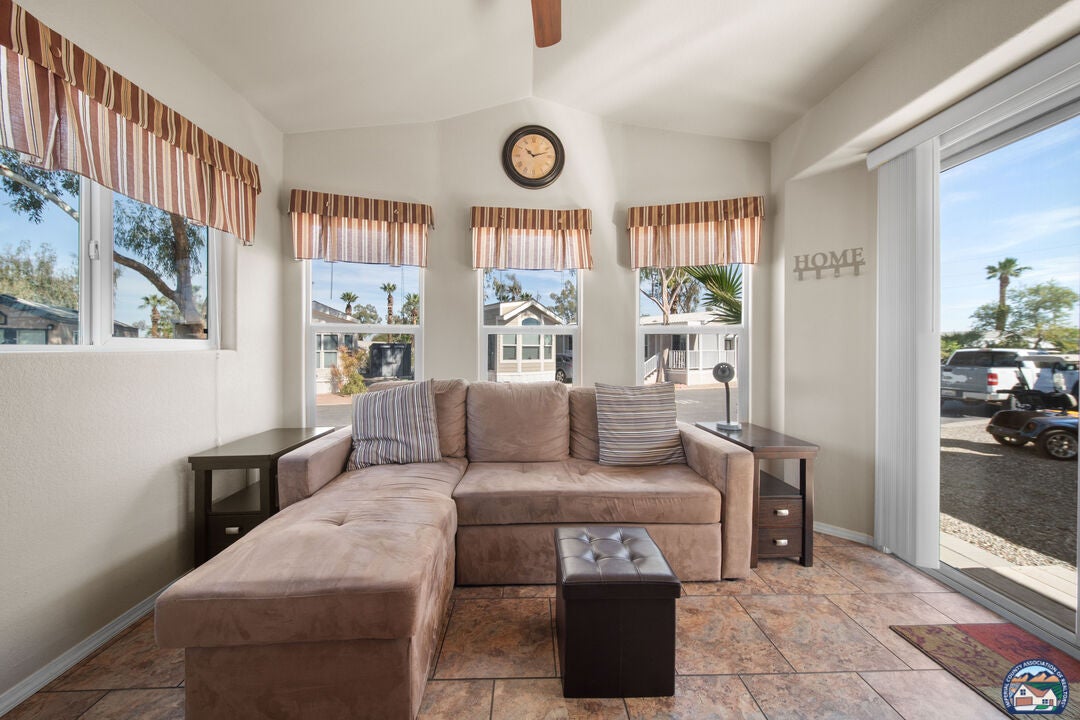 1589 Drew Road, Unit 97 El Centro, CA 92243 - Photo 5 of 15 Gallery Image 5