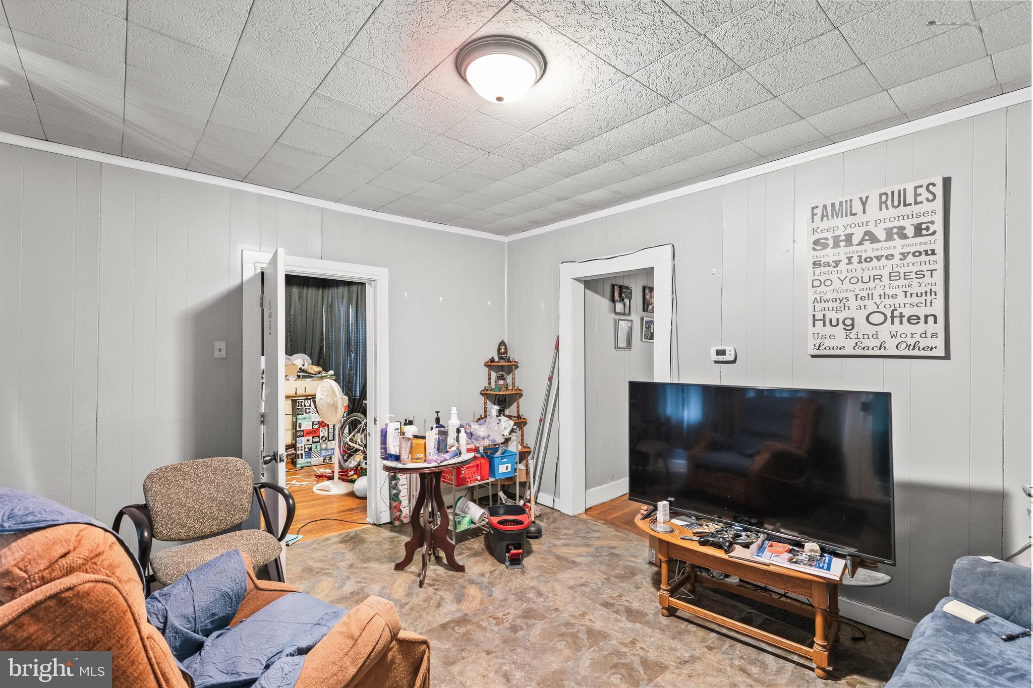 402 Broadway Hanover, PA 17331 - Photo 5 of 36