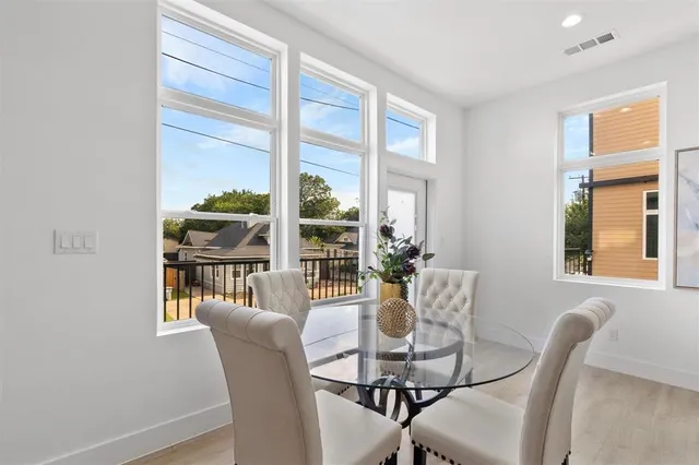 $3,350 | 727 West 10th Street, Unit 103, Dallas, TX 75208