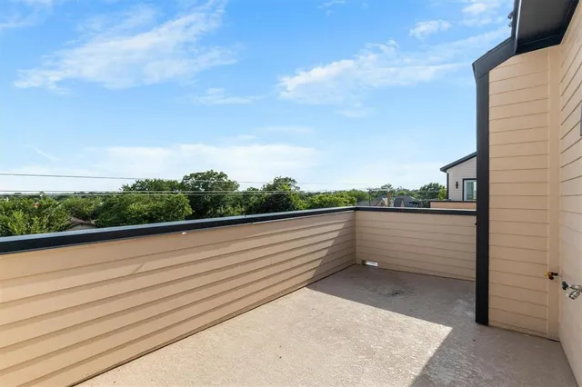 $3,350 | 727 West 10th Street, Unit 103, Dallas, TX 75208