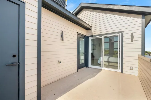 $3,350 | 727 West 10th Street, Unit 103, Dallas, TX 75208