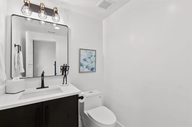 $3,350 | 727 West 10th Street, Unit 103, Dallas, TX 75208