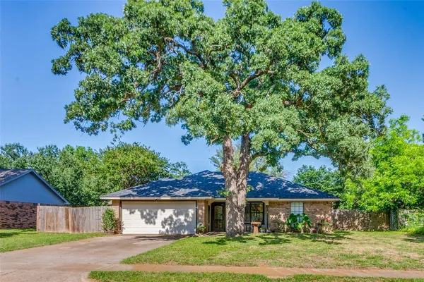 $269,990 | 609 Henderson Street, Joshua, TX 76058