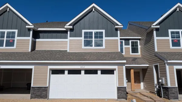 $384,785 | 4012 Hayward Avenue North, Oakdale, MN 55128