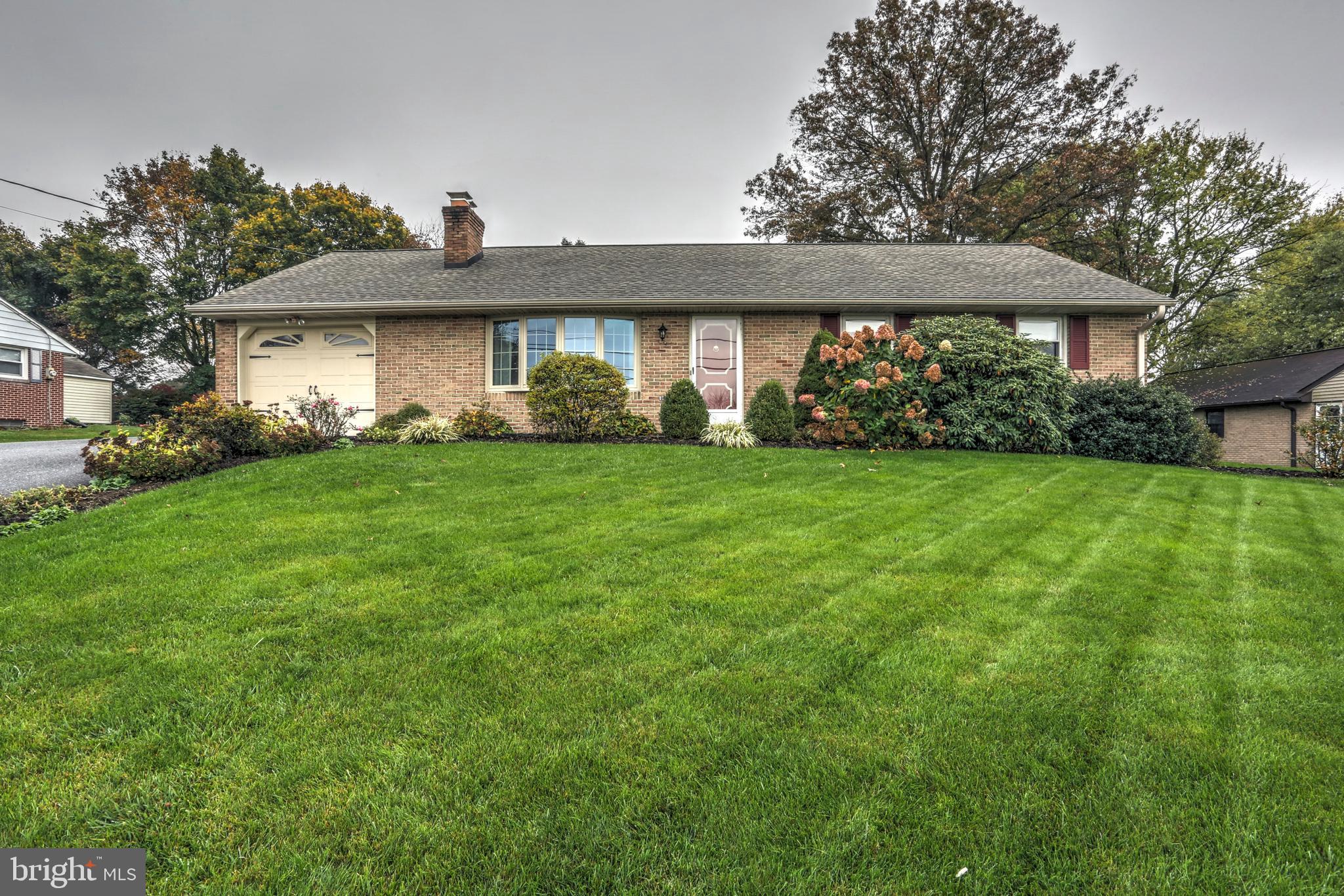 10 Snyder Hill Road Lititz, PA 17543 - Photo 1 of 38 The timeless appeal of the Lloyd May brick rancher