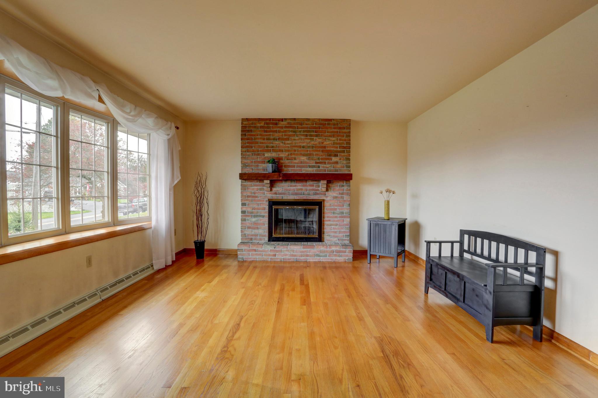 10 Snyder Hill Road Lititz, PA 17543 - Photo 6 of 38 Imagine what you could do - a lovely clean slate!