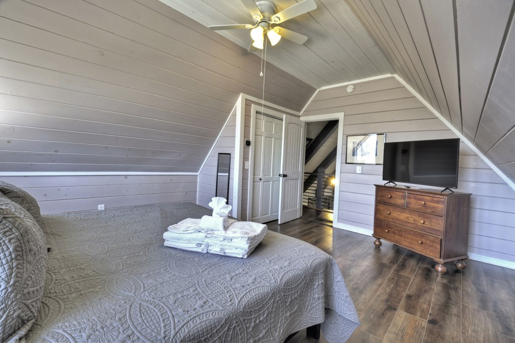 121 Ciderhouse Lane Blue Ridge, GA 30513 - Photo 41 of 69 Upper Bedroom 1