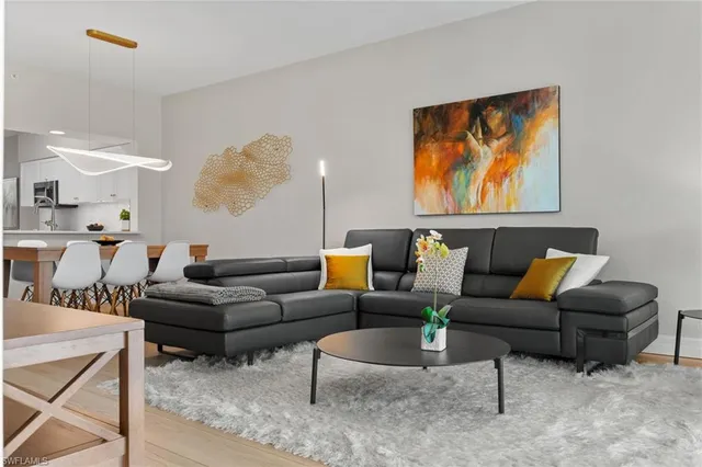 $550,000 | 1960 Willow Bend Circle, Unit 102, Naples, FL 34109