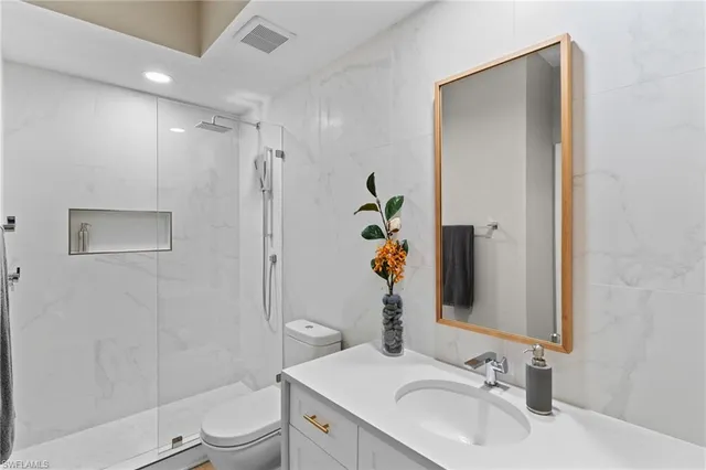 $550,000 | 1960 Willow Bend Circle, Unit 102, Naples, FL 34109