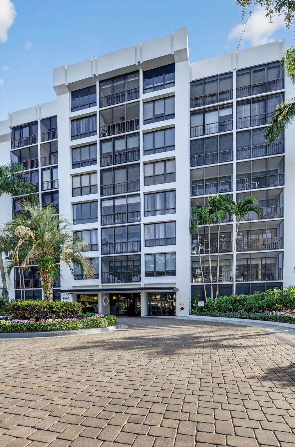 7802 Lakeside Boulevard, Unit 734 Boca Raton, FL 33434 - Photo 32 of 34 a view of a building with a street