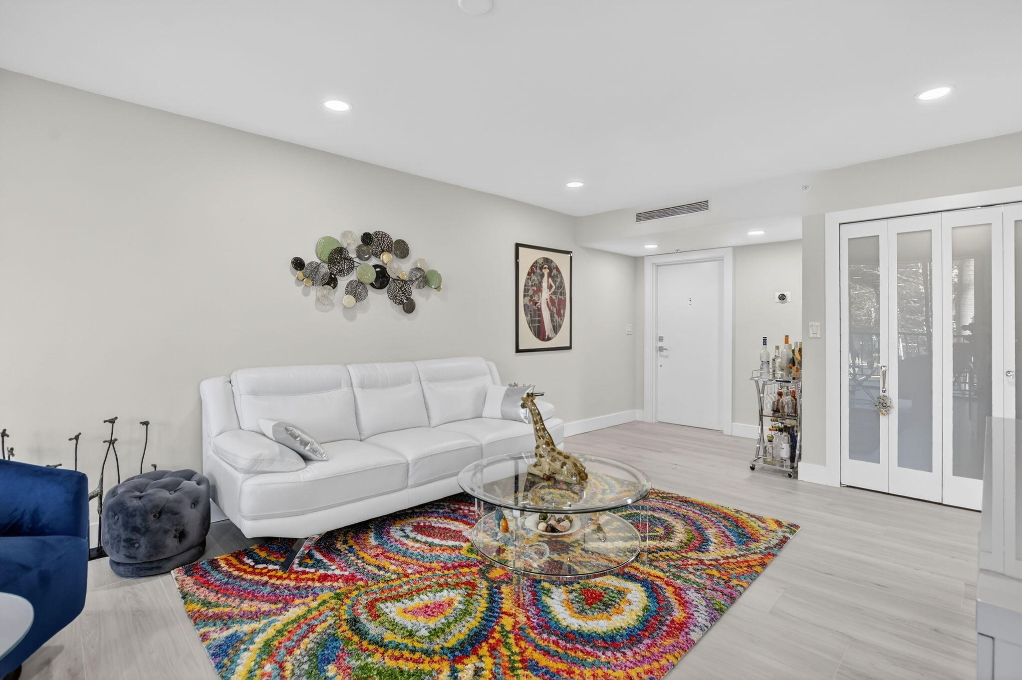 7802 Lakeside Boulevard, Unit 734 Boca Raton, FL 33434 - Photo 4 of 34 a living room with furniture and a rug