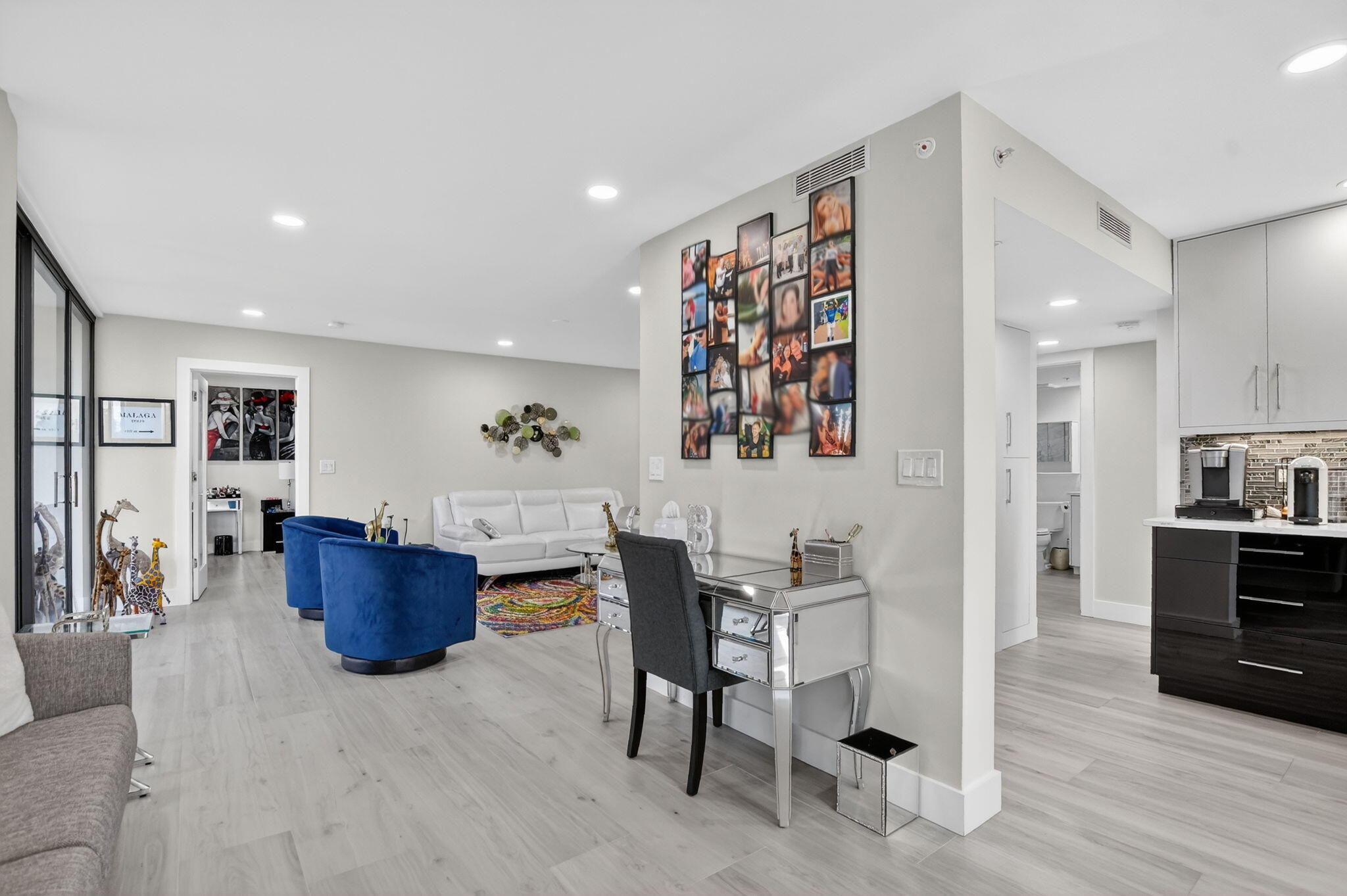7802 Lakeside Boulevard, Unit 734 Boca Raton, FL 33434 - Photo 7 of 34 a living room with furniture and kitchen