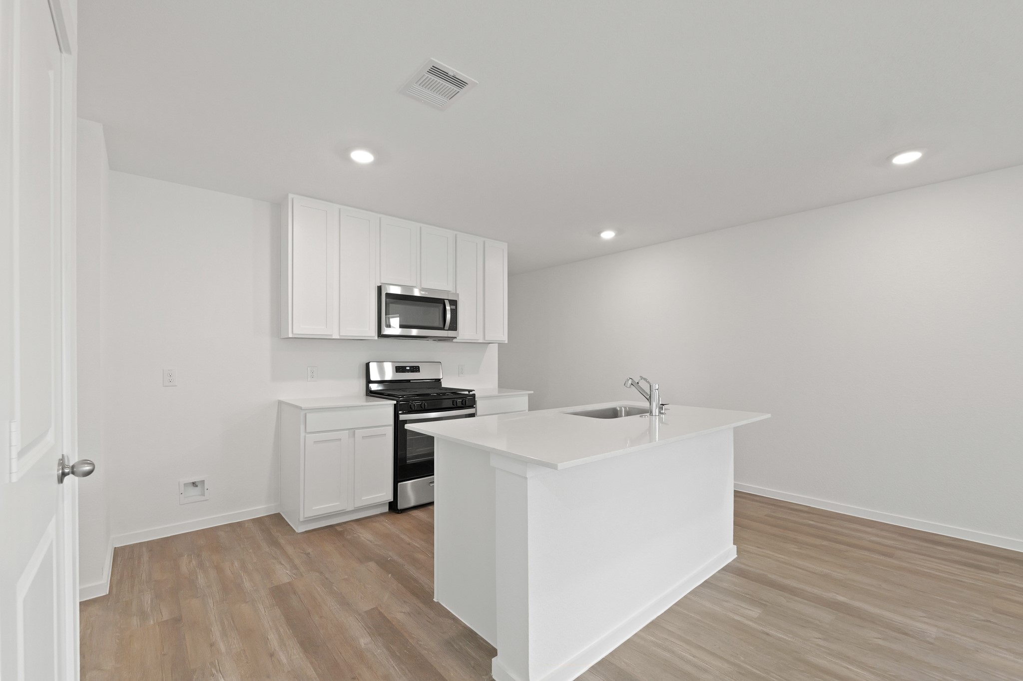 941 Sutherland Falls Street Conroe, TX 77303 - Photo 4 of 24 a kitchen with stainless steel appliances granite countertop a sink stove and refrigerator