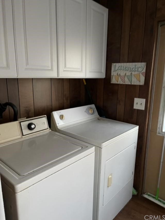10200 Johnson Road, Unit 44 Phelan, CA 92371 - Photo 27 of 29 a utility room with dryer and washer