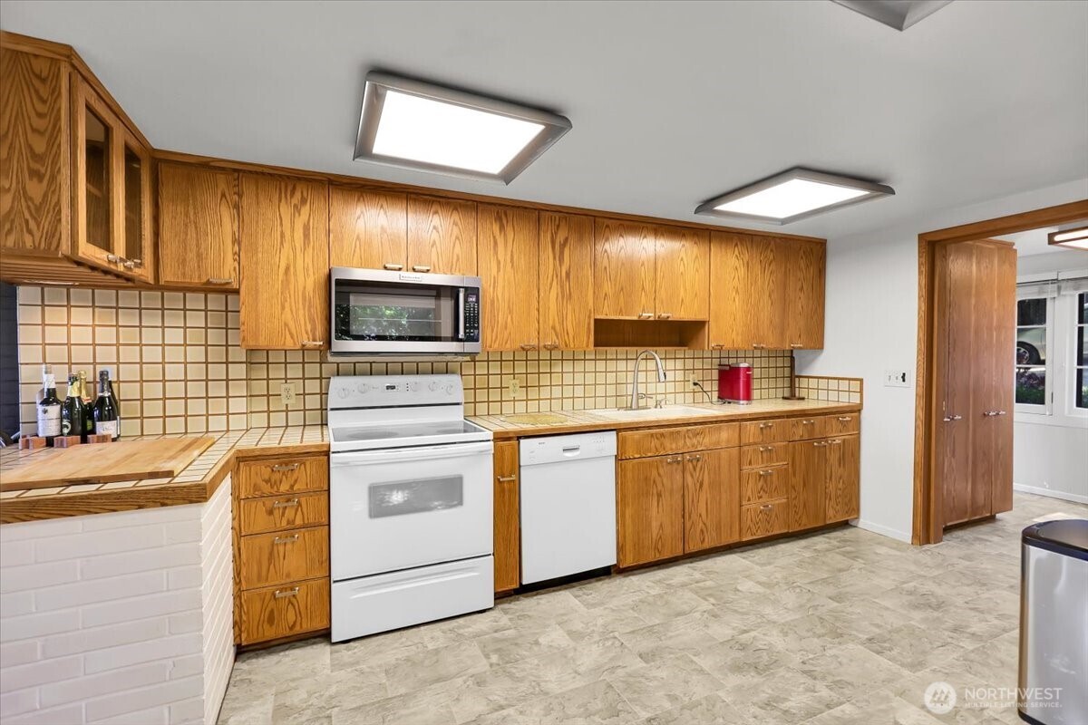 15402 Rose Road Southwest Lakewood, WA 98498 - Photo 9 of 40 Gallery Image 9