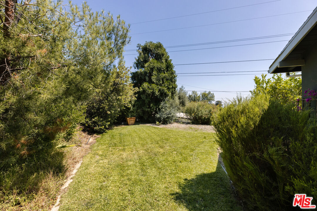 580 Cocopan Drive Altadena, CA 91001 - Photo 27 of 29 a view of a yard