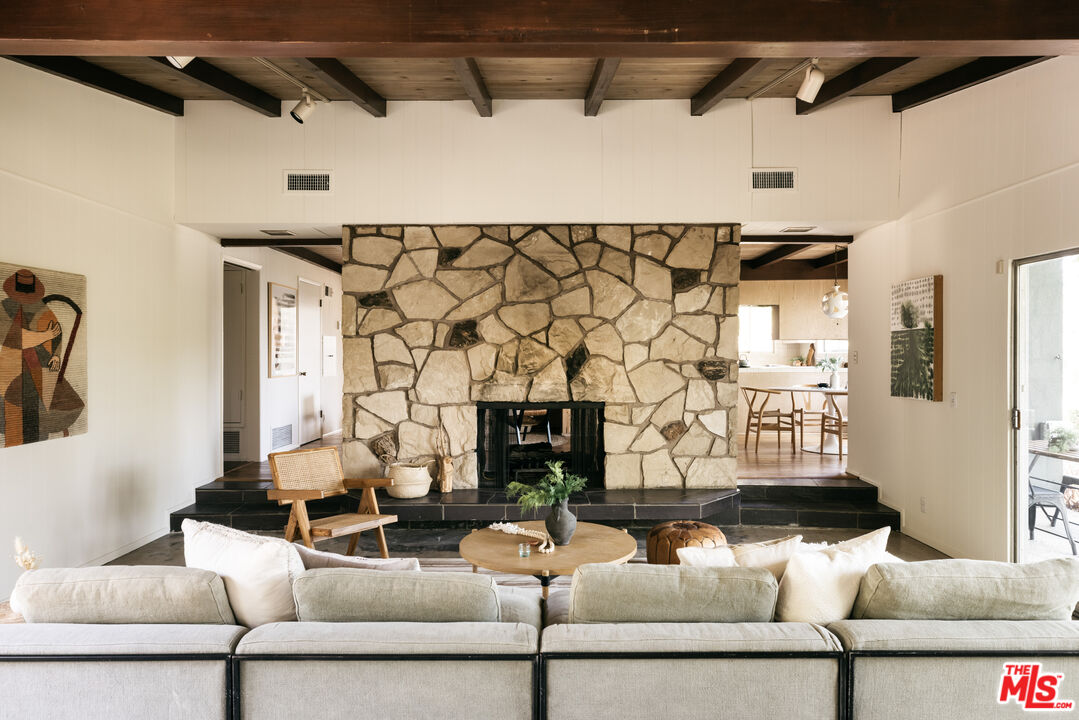 580 Cocopan Drive Altadena, CA 91001 - Photo 7 of 29