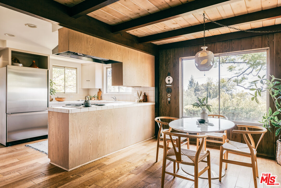 580 Cocopan Drive Altadena, CA 91001 - Photo 10 of 29 a kitchen with a table chairs and entryway