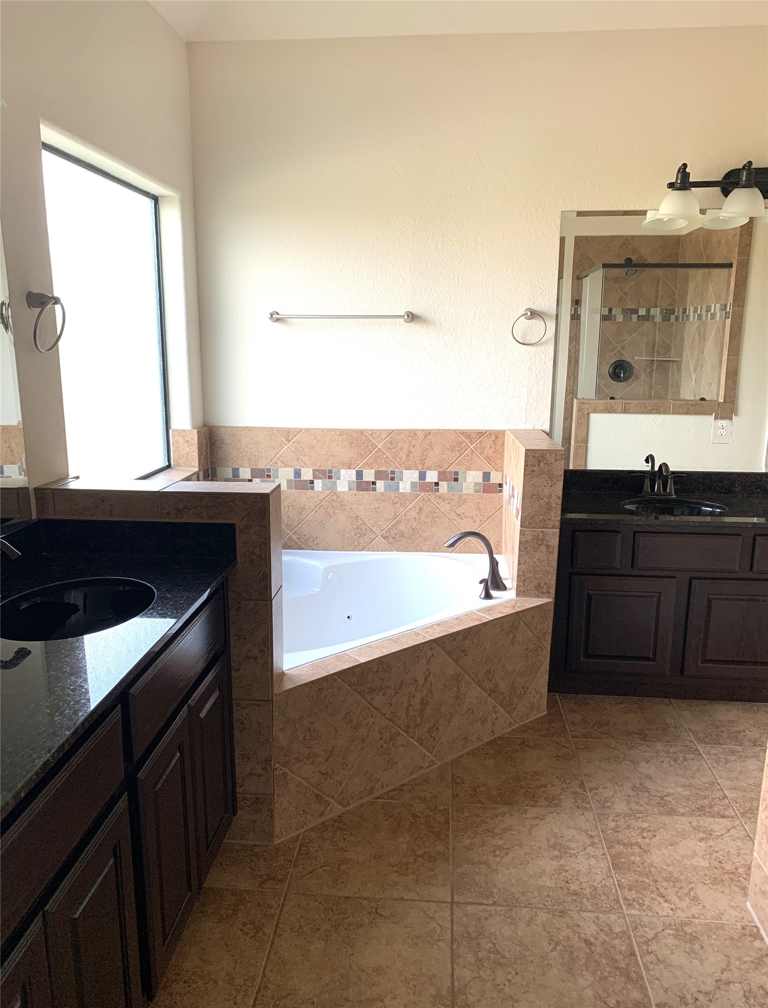 3021 Kisling Street Houston, TX 77021 - Photo 16 of 27 a bathroom with a bathtub sink and mirror