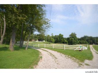 3025 Rock Hill Road Belleville, IL 62221 - Photo 2 of 32