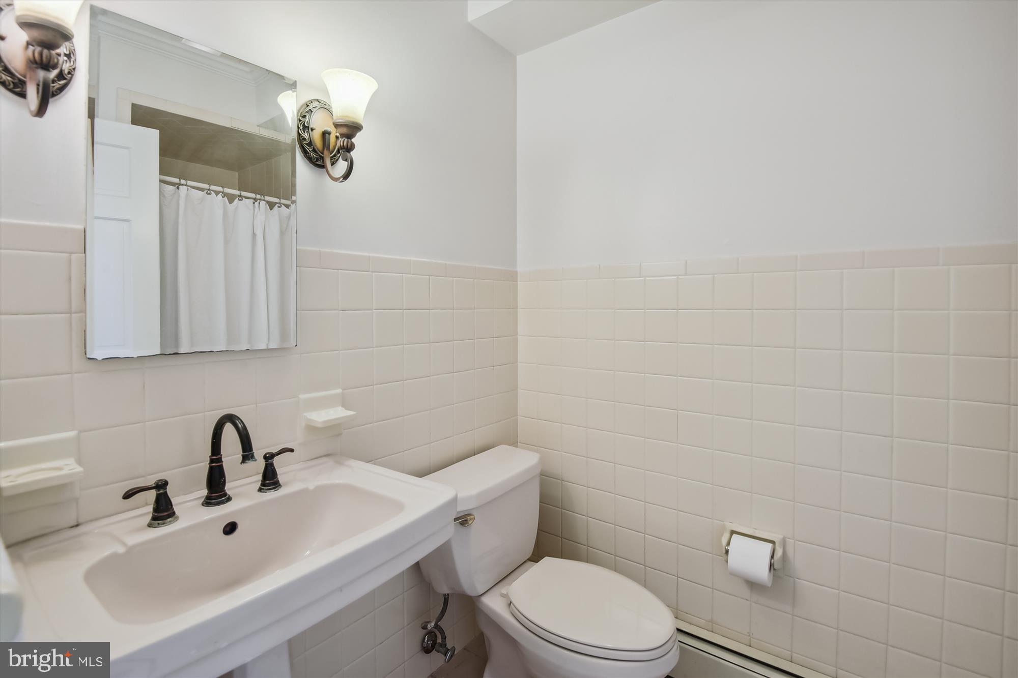 9520 Riley Road Silver Spring, MD 20910 - Photo 39 of 86 Full Bath in the Primary Bedroom