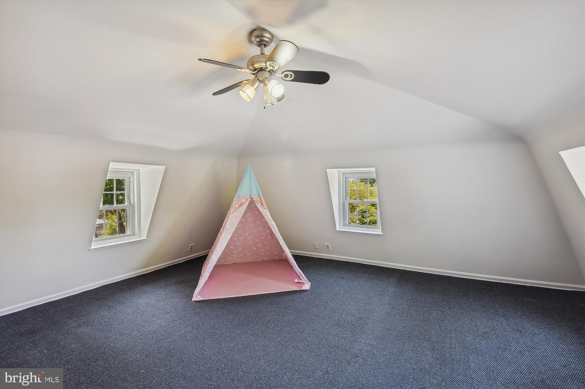 9520 Riley Road Silver Spring, MD 20910 - Photo 51 of 86 Spacious & Unique 4th Bedroom on 2nd Upper Level